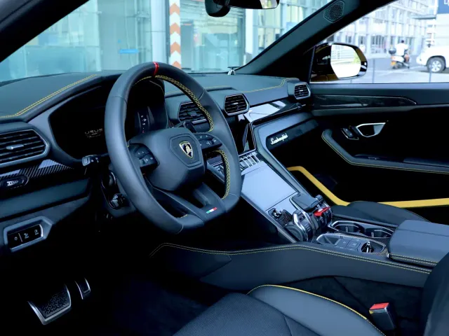 Lamborghini Urus — Фото автомобиля 3