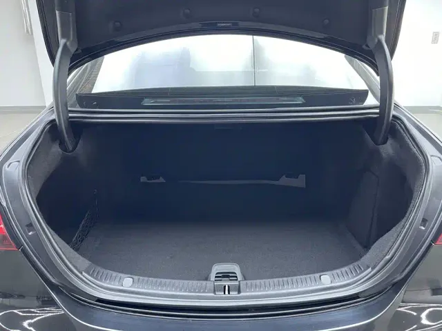 Mercedes-Benz E-Class — Фото автомобиля 8