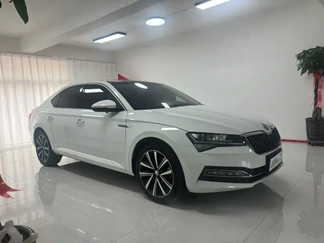 Skoda Superb — Фото автомобиля 3