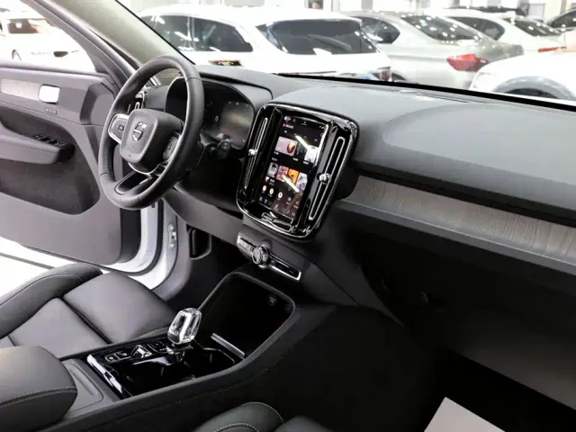 Volvo XC40 — Фото автомобиля 16