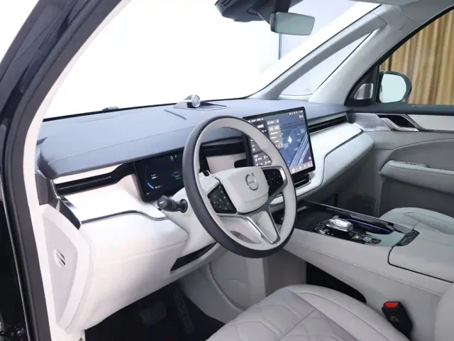 Volvo Volvo EM90 2025 Ultra Six-Seater — Фото автомобиля 11