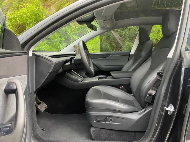 Tesla Model Y — Фото автомобиля 6