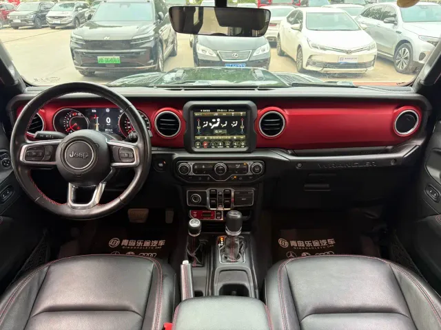 Jeep Wrangler — Фото автомобиля 11
