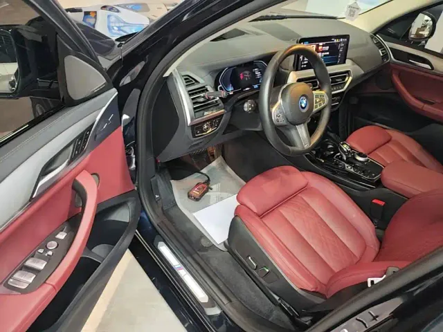 BMW iX3 — Фото автомобиля 15
