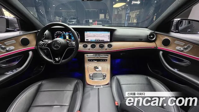 Mercedes-Benz E-Class — Фото автомобиля 7