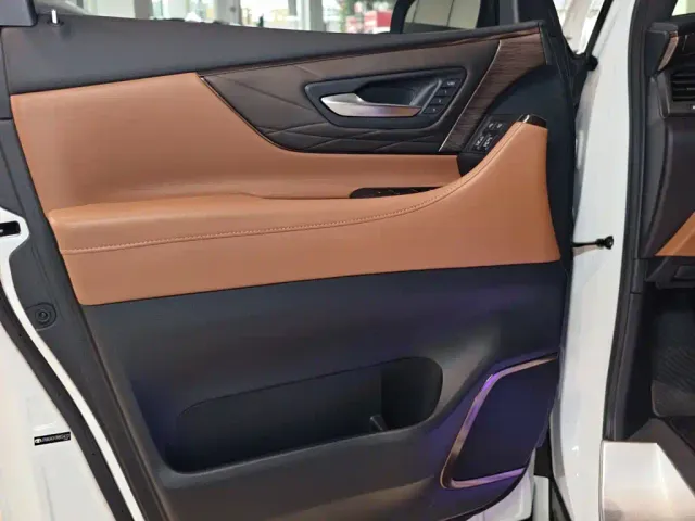 Toyota Alphard — Фото автомобиля 16