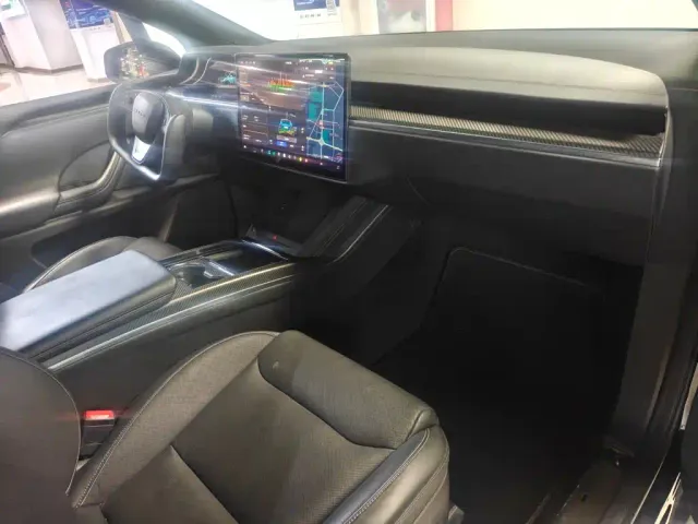 Tesla Model X — Фото автомобиля 10