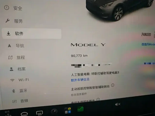 Tesla Model Y — Фото автомобиля 11