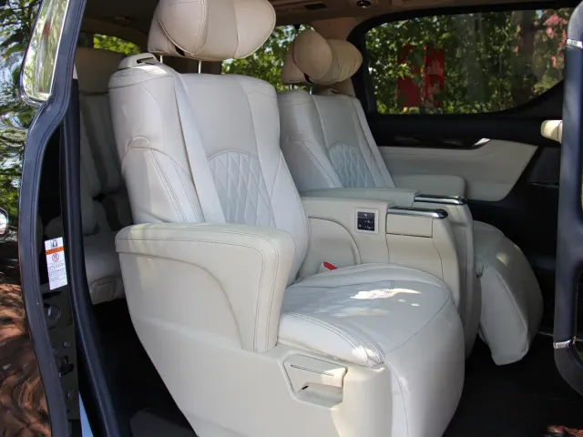Toyota Alphard 2021 Hybrid 2.5L Luxury — Фото автомобиля 17