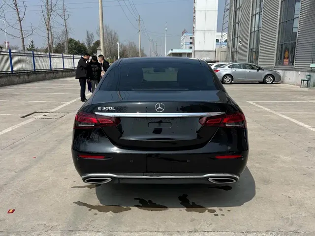Mercedes-Benz E-Class — Фото автомобиля 7