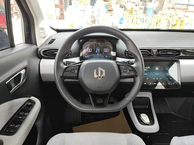 Leapmotor T03 — Фото автомобиля 10