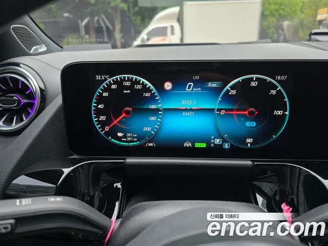 Mercedes-Benz EQA — Фото автомобиля 10