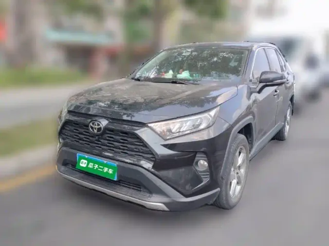 Фотография автомобиля — Toyota RAV4