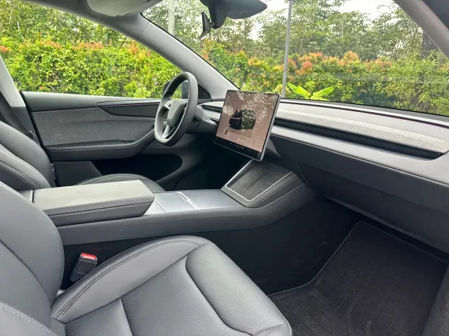Tesla Model Y — Фото автомобиля 8