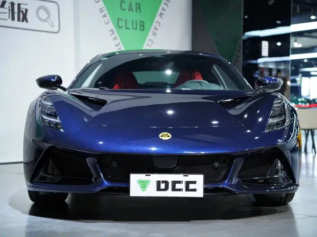 Lotus Emira — Фото автомобиля 6