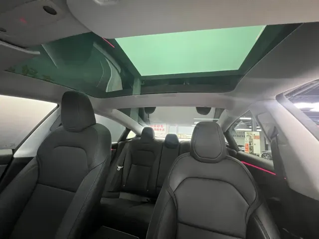 Tesla Model 3 — Фото автомобиля 18