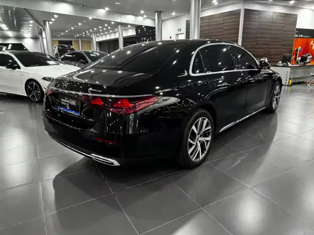 Mercedes-Benz E-Class — Фото автомобиля 5