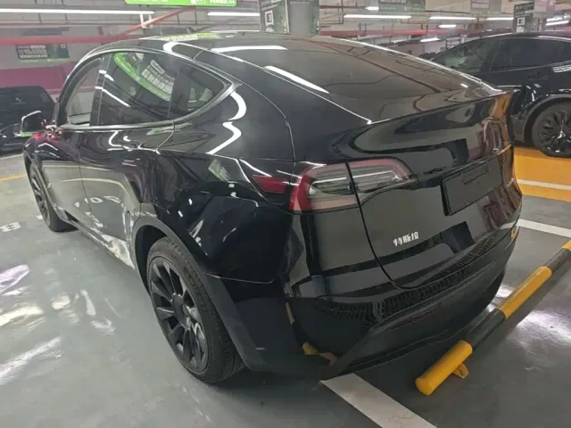 Tesla Model Y — Фото автомобиля 4