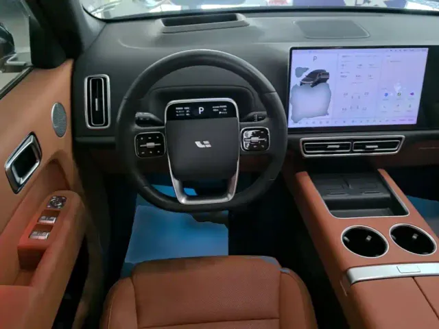 Li Auto L7 — Фото автомобиля 10