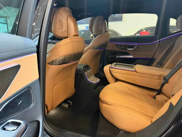 Mercedes-Benz E-Class — Фото автомобиля 7
