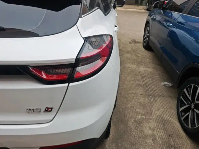 Geely Emgrand S — Фото автомобиля 7