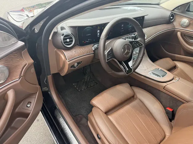 Mercedes-Benz E-Class — Фото автомобиля 9