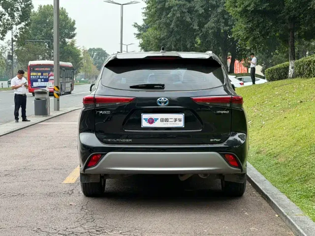 Toyota Highlander — Фото автомобиля 5