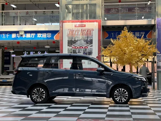 Wuling Jiachen — Фото автомобиля 4