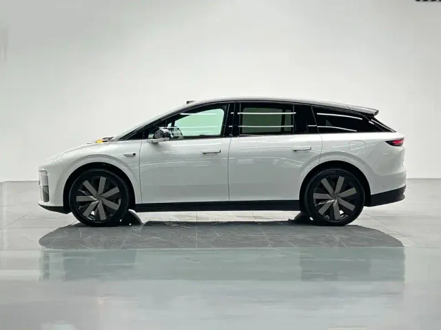 Li Auto i6 — Фото автомобиля 3
