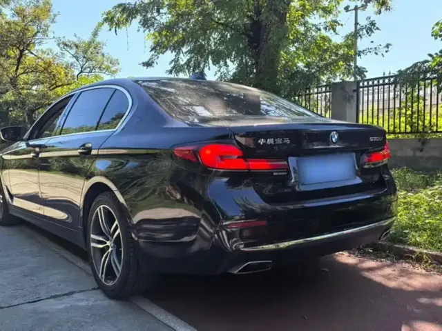 BMW 5 Series — Фото автомобиля 3