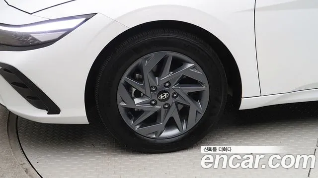 Hyundai Avante CN7 — Фото автомобиля 5