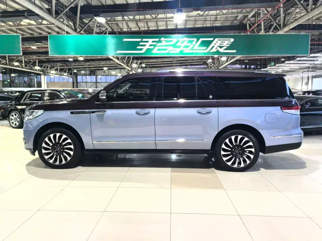 Lincoln Navigator One — Фото автомобиля 23