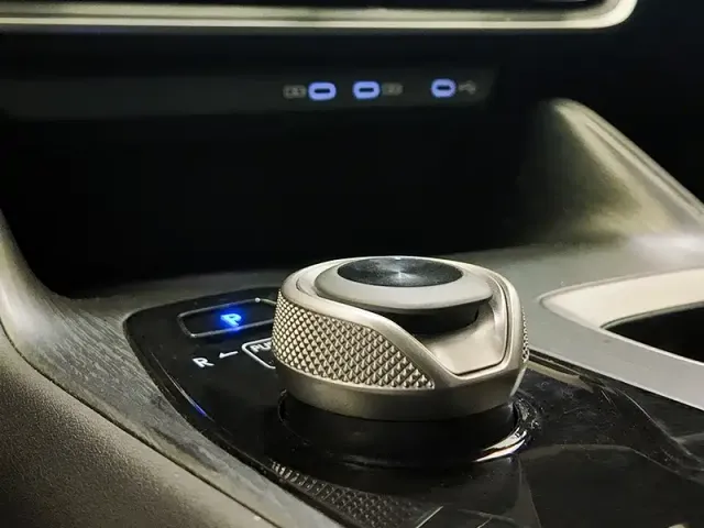 Lexus RZ — Фото автомобиля 9