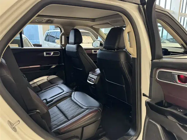 Ford Explorer — Фото автомобиля 2