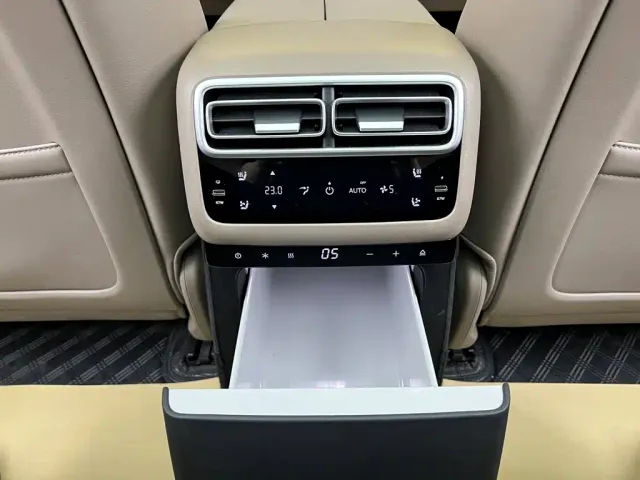Li Auto L6 — Фото автомобиля 14