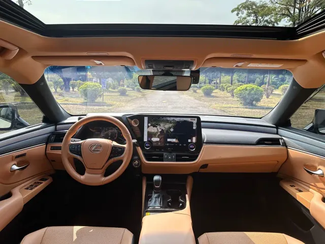Lexus ES — Фото автомобиля 17