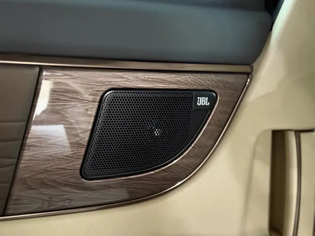 Toyota Alphard — Фото автомобиля 14