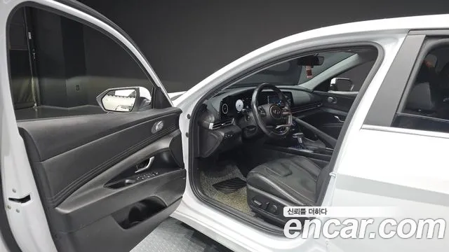 Hyundai AVANTE Avante (CN7) — Фото автомобиля 9