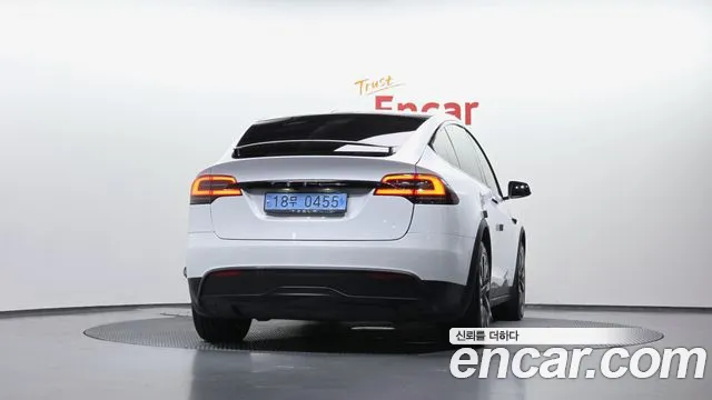 Tesla Model X — Фото автомобиля 4