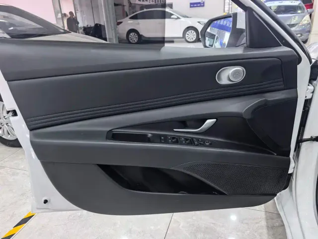Hyundai Elantra — Фото автомобиля 4