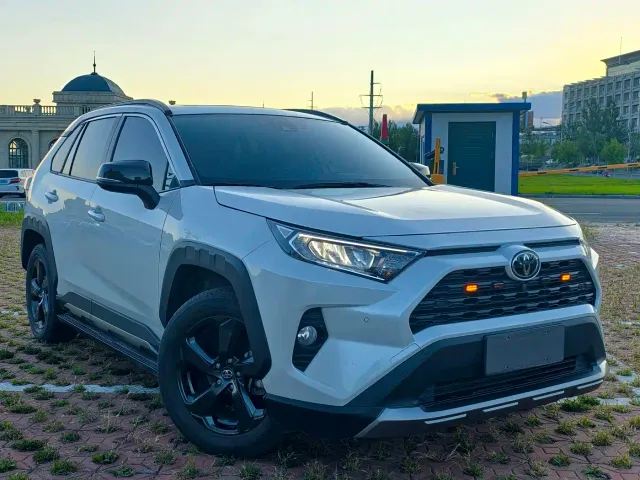Toyota RAV4 — Фото автомобиля 3