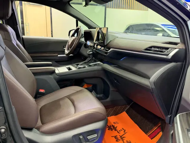 Toyota Sienna — Фото автомобиля 21