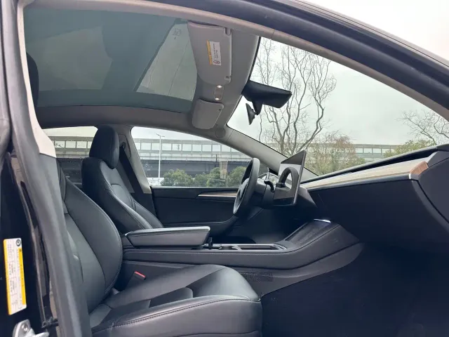 Tesla Model Y — Фото автомобиля 11