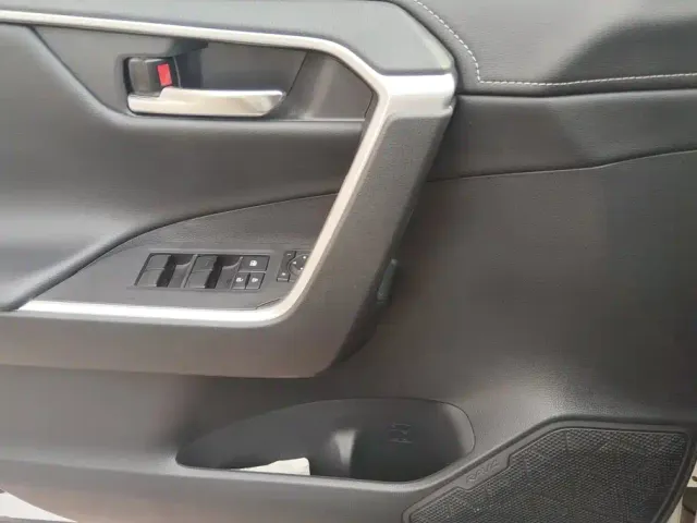Toyota RAV4 — Фото автомобиля 7