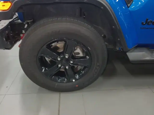 Jeep Wrangler — Фото автомобиля 24