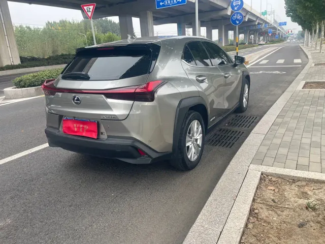 Lexus UX — Фото автомобиля 8