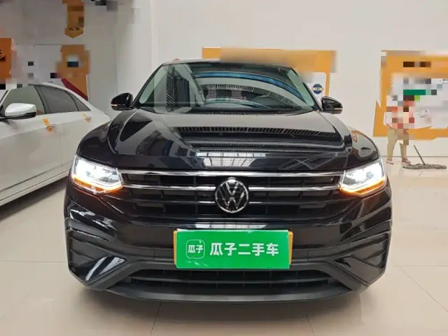 Volkswagen Tiguan L — Фото автомобиля 2