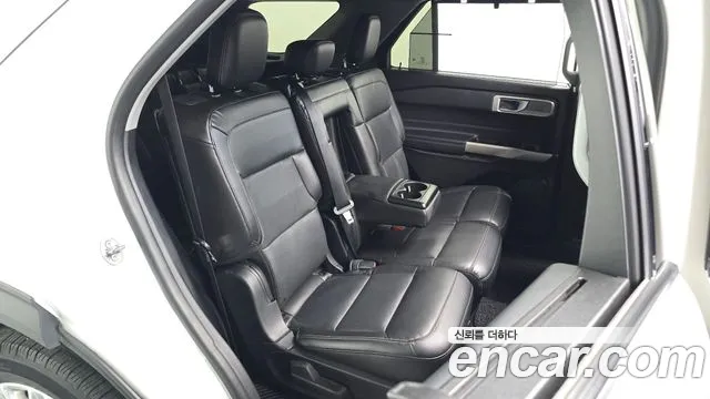 Ford Explorer — Фото автомобиля 10