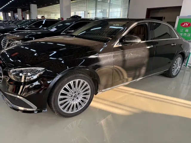 Mercedes-Benz E-Class — Фото автомобиля 2