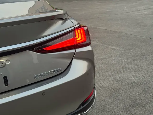 Lexus ES — Фото автомобиля 15